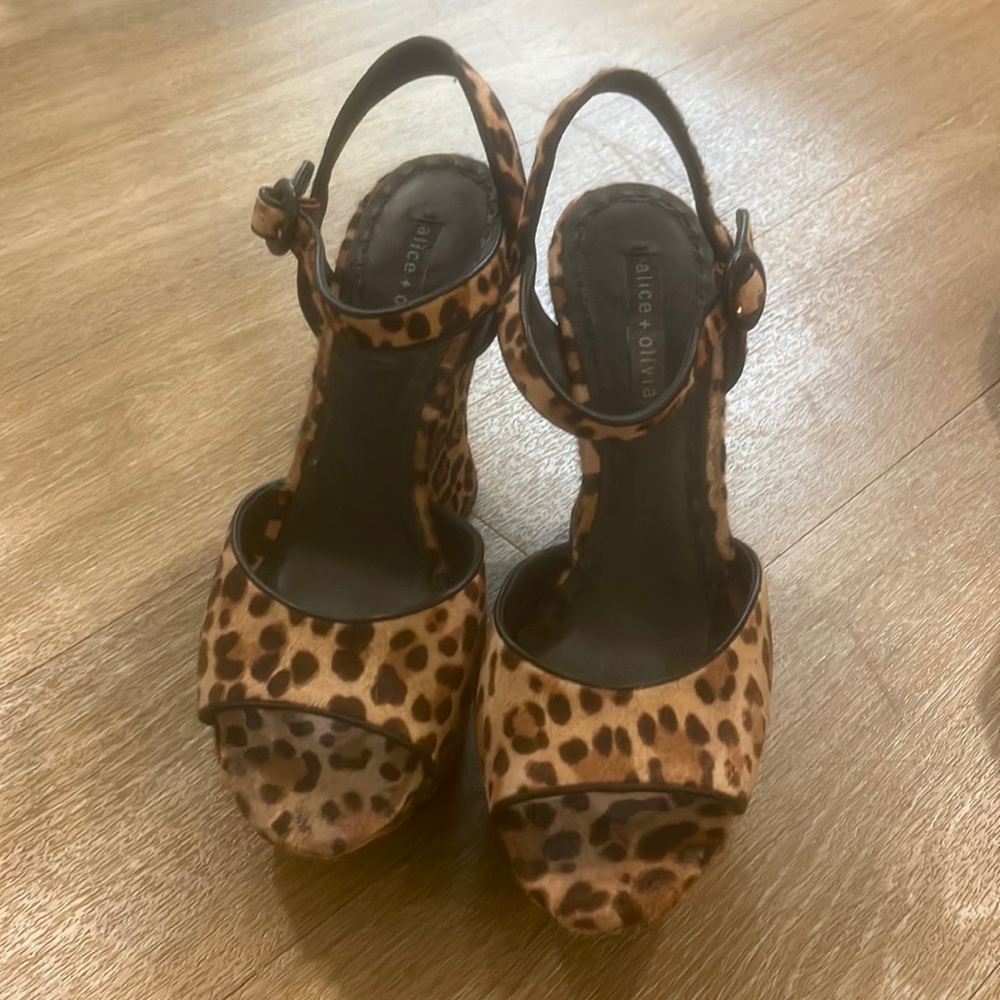 Alice and Olivia cheetah wedges